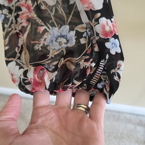 WHBM | Floral Long Sleeve Popover Blouse with Crochet Ladder Detail Size 6 - Picture 3 of 8